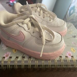 Nike Kids Cream and Pink Sneakers sz 5